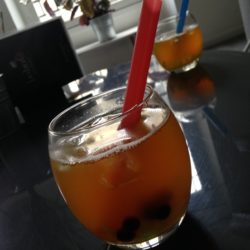 Verre de Bubble tea avec perles, billes et gelées de fruit
