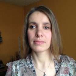 Flo légèrement maquillée