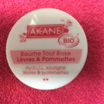 Baume Akane tout rose pommettes et lèvres