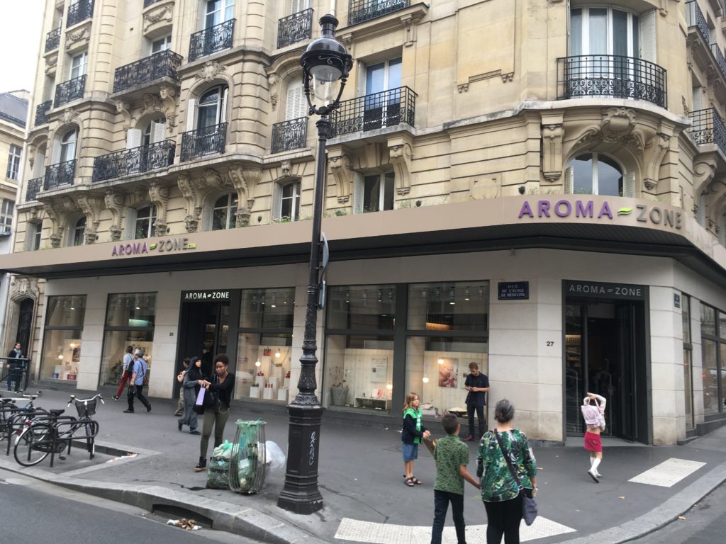 Dans les coulisses d’AromaZone épisode 2 l’accueil en boutique, la